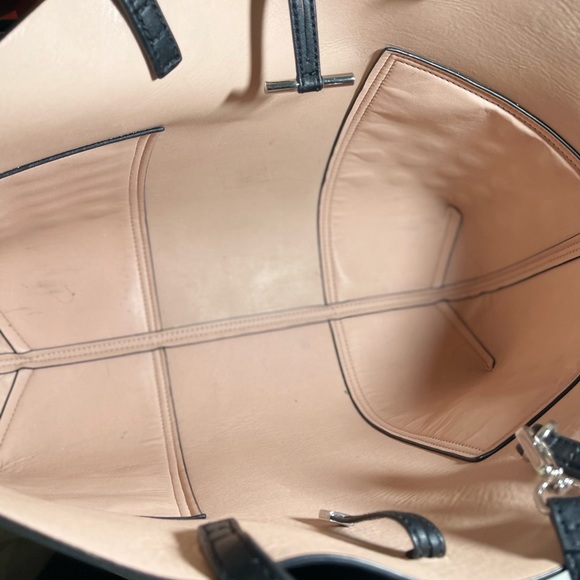 Tory Burch Block-T silver grommet leather tote, black glossy & suede-matte - Picture 4 of 8